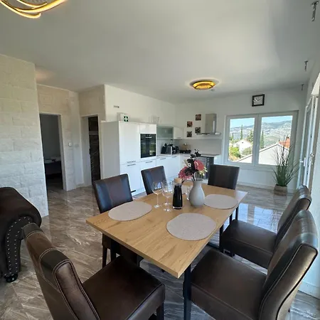 Ellara Penthouse *
