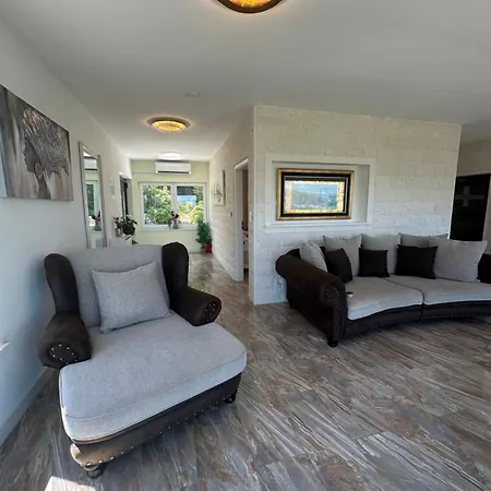 Ellara Penthouse Apartamento *