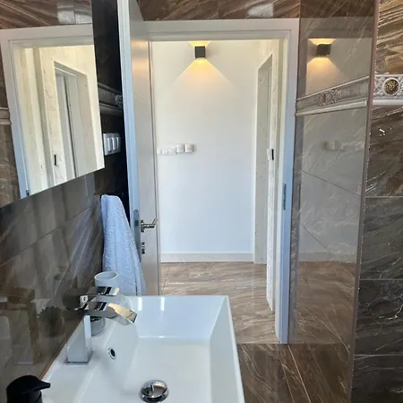 Apartamento Ellara Penthouse Zrnovo