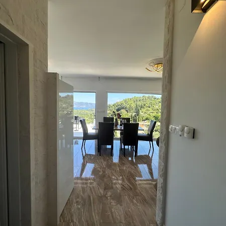 Ellara Penthouse *