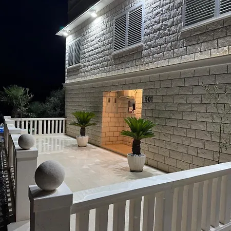 Ellara Penthouse Apartamento *
