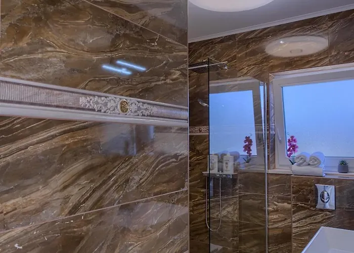 Ellara Penthouse Apartamento *