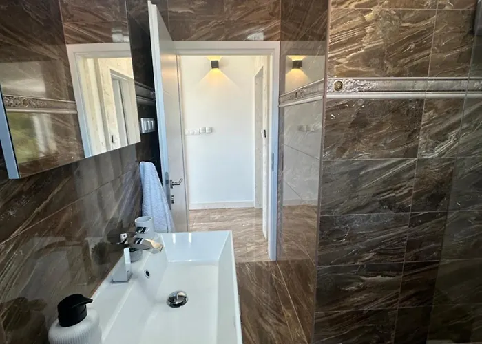 Ellara Penthouse Apartamento *