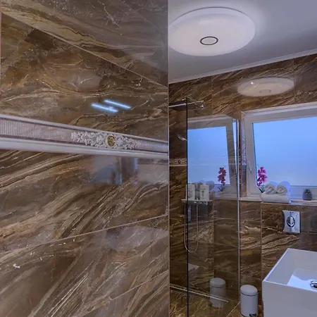 Ellara Penthouse شقة *