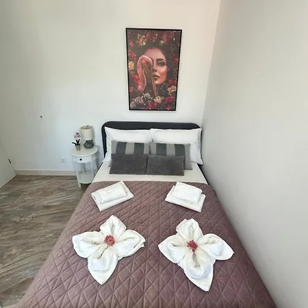 Ellara Penthouse דירה *