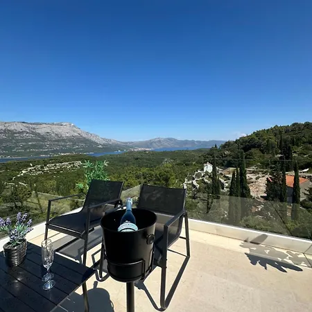 Ellara Penthouse شقة