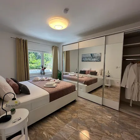 شقة Ellara Penthouse Zrnovo