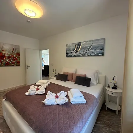 Ellara Penthouse Zrnovo