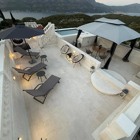 Ellara Penthouse شقة Zrnovo