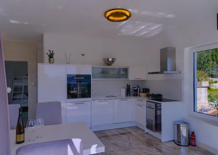 Ellara Penthouse Apartman Žrnovo