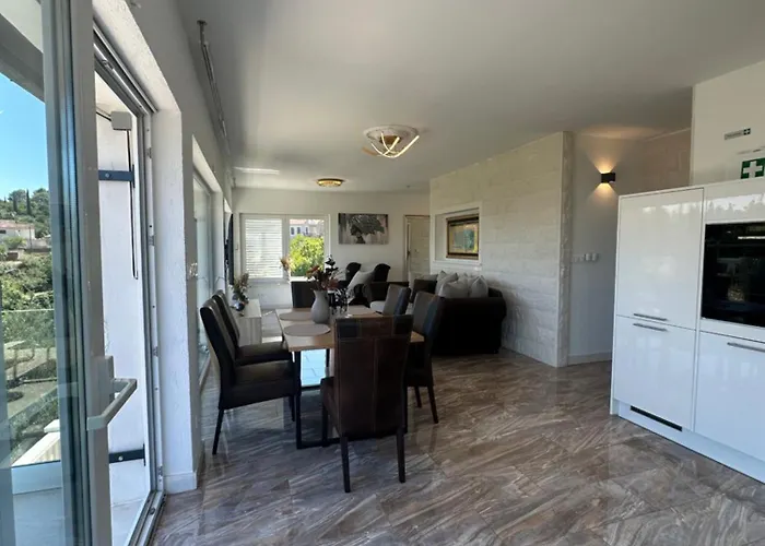 Ellara Penthouse Žrnovo