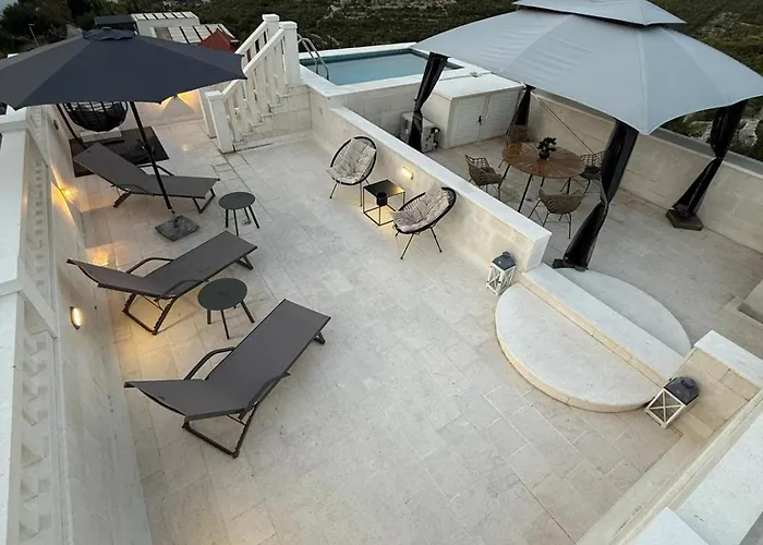 Ellara Penthouse Apartman Žrnovo